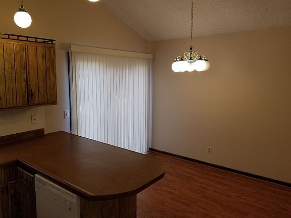 4th image of 5111 Kenwood Ct
