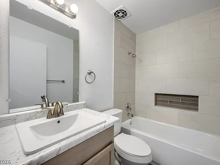 823 Center St — Photo 21