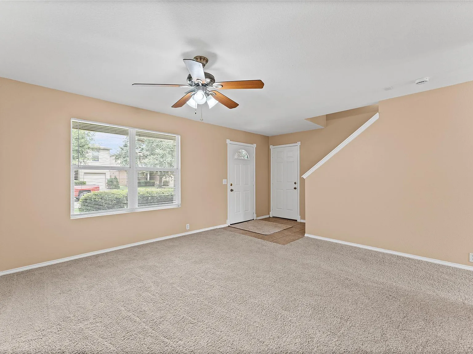 3 bed, 2.5 bath, 1888 sqft, $2,150 — Photo 3