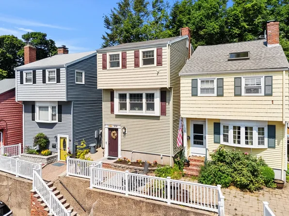 6 Colonial Ct, Marblehead, MA 01945