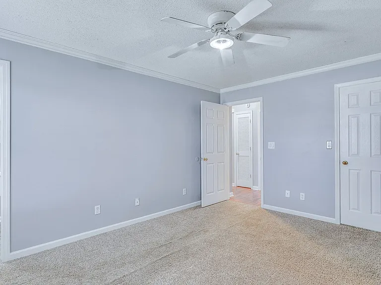 1737 Crestview Dr — Photo 12