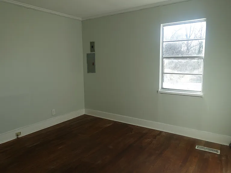 716 Robin Rd — Photo 5