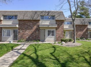 541 Longshore Dr, Ann Arbor, MI 48105