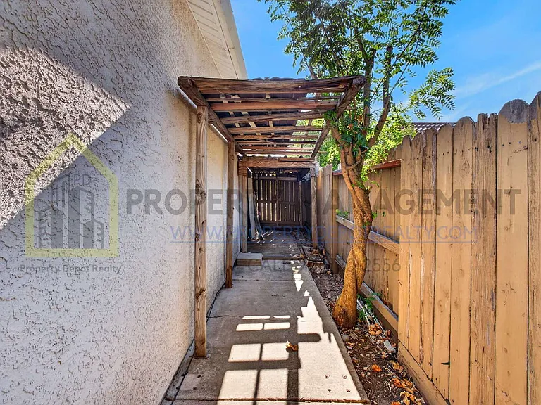 8072 Bothwell Dr — Photo 42