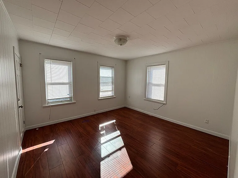 20 Perry Ave — Photo 5
