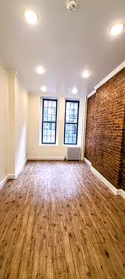 Rented by United Realty Equities | media 8