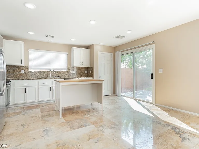 11705 Grotta Azzurra Ave — Photo 18
