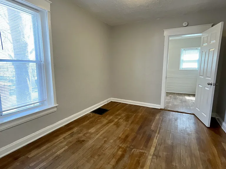 3921 Norledge Ave #1E — Photo 10
