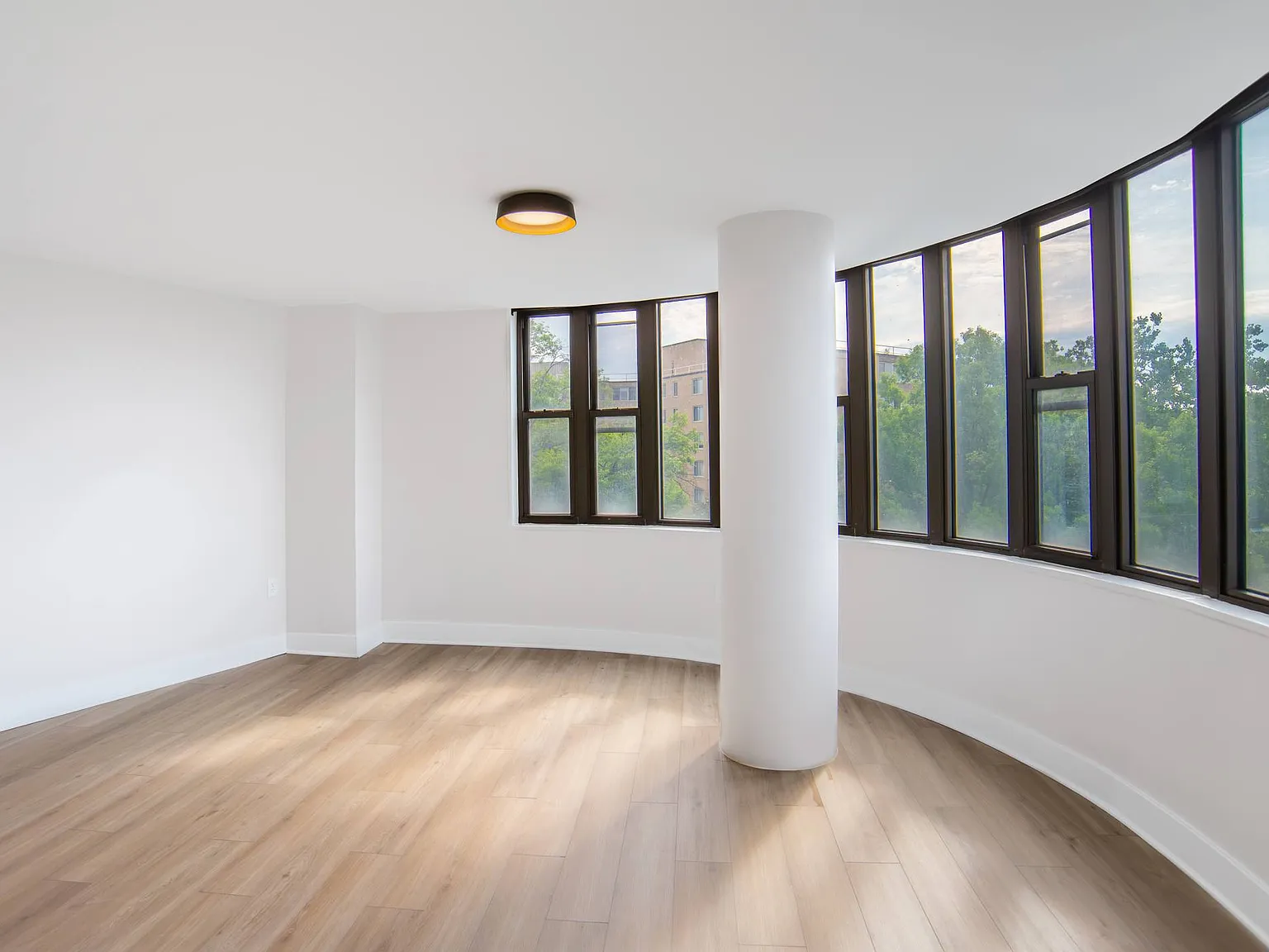 Connecticut House Apartments — Photo 1
