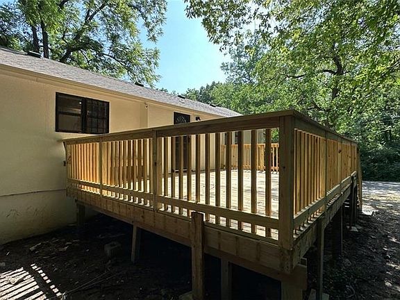 5th image of 2631 Booth Ave