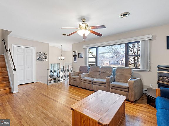 4th image of 2658 Whitman Dr