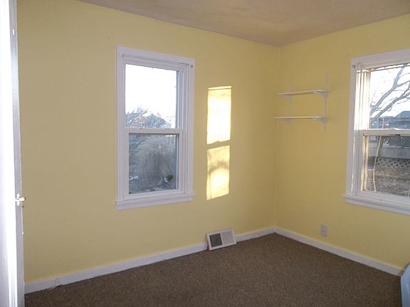 4th image of 306 Howard St