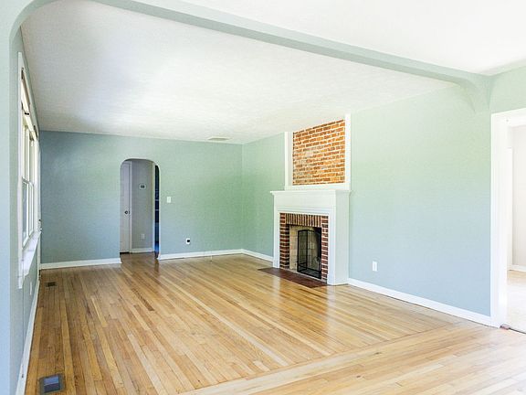 5th image of 2005 W Randolph Cir