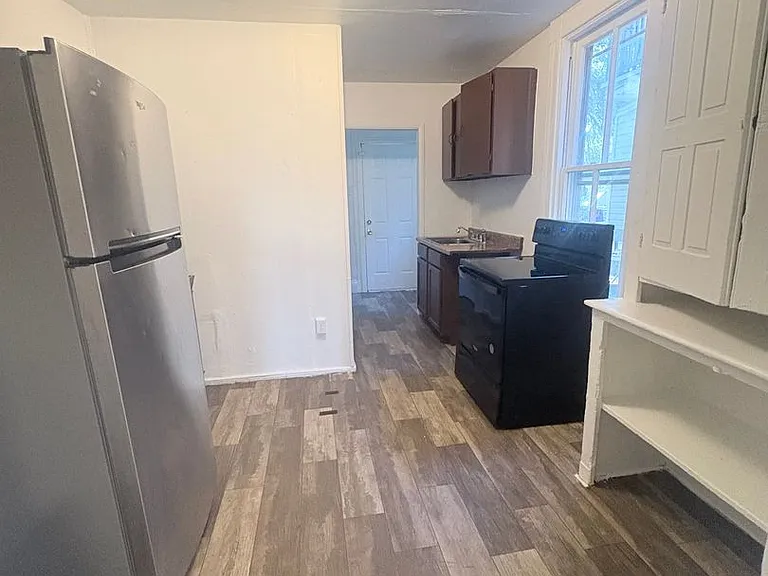 207 S Pine St #1 — Photo 8