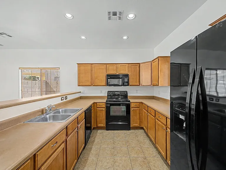 2050 N Arbor Ln — Photo 42