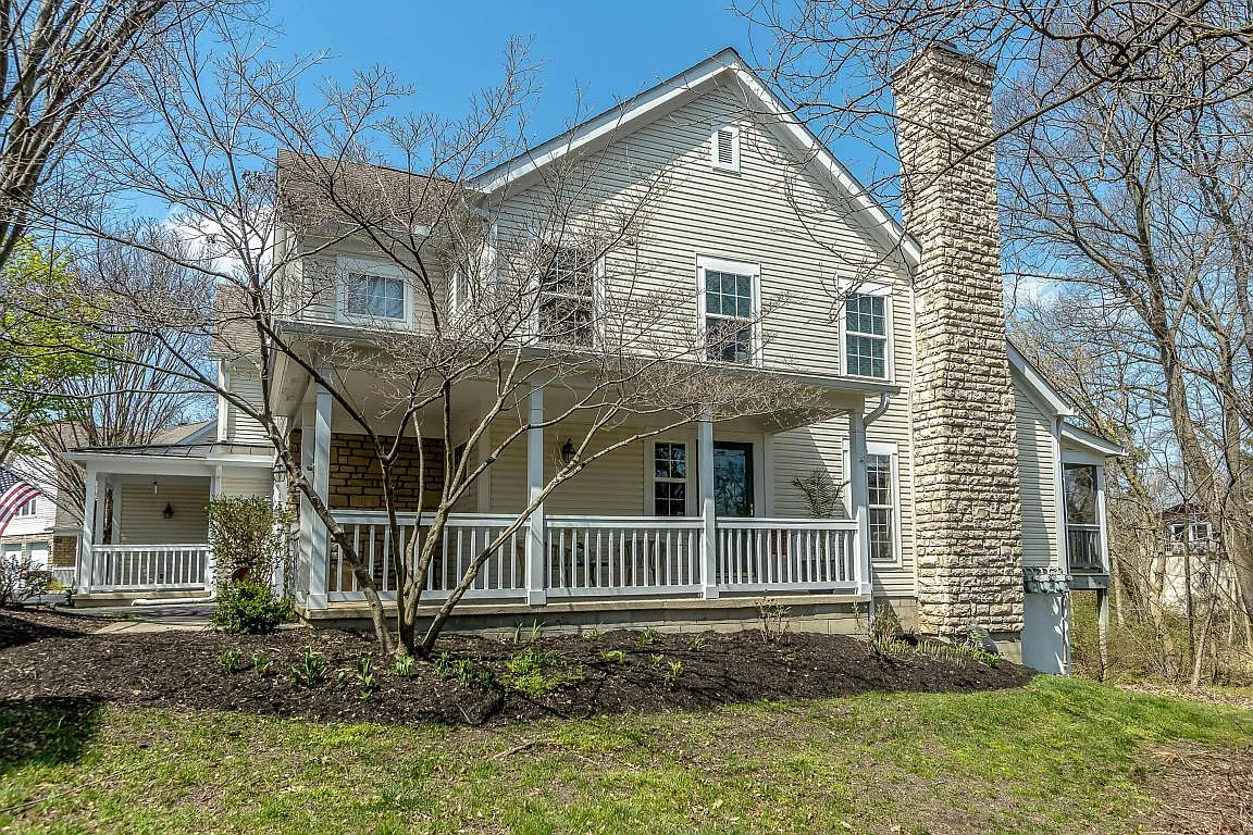 384 Sycamore Woods Ln photo 1