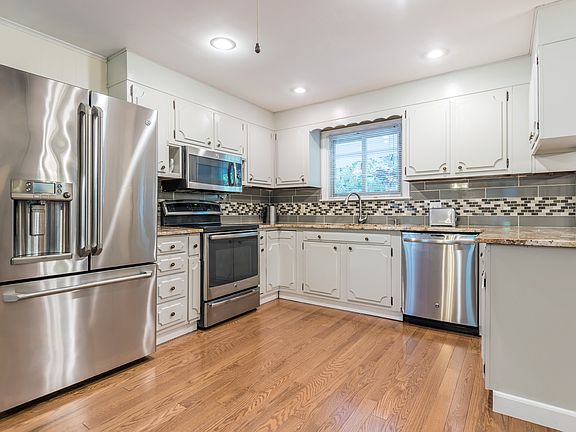 2nd image of 31 Bradford St