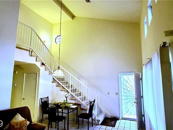 4th image of 5261 Steinbrenner Ln