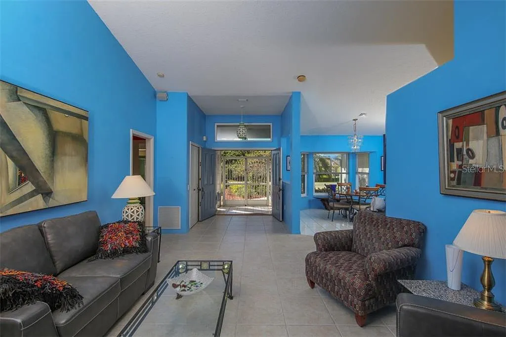 3 bed, 2015 sqft, $4,200 — Photo 4