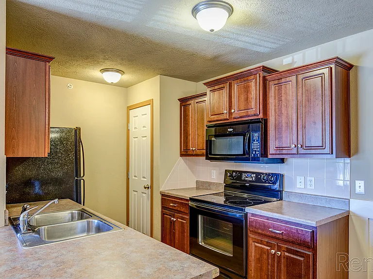 Weaver Creek Apartments — Photo 19