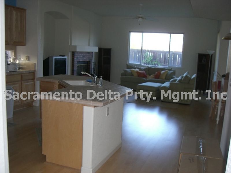 2nd image of 5124 Fredericksburg Way