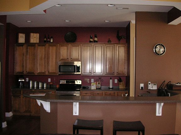 Kitchen w/all corin countertops & upgraded cabinets