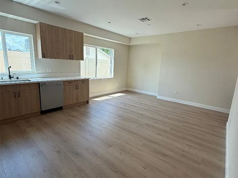 7828 Kyle St — Photo 3