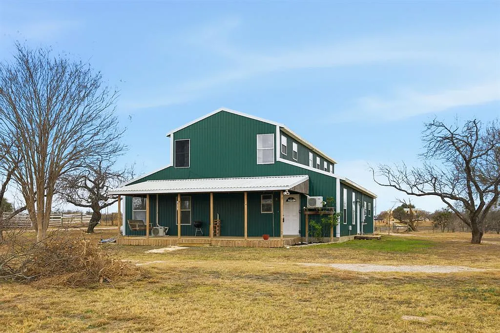 4 bed, 2.5 bath, 1750 sqft, $3,800 — Photo 1