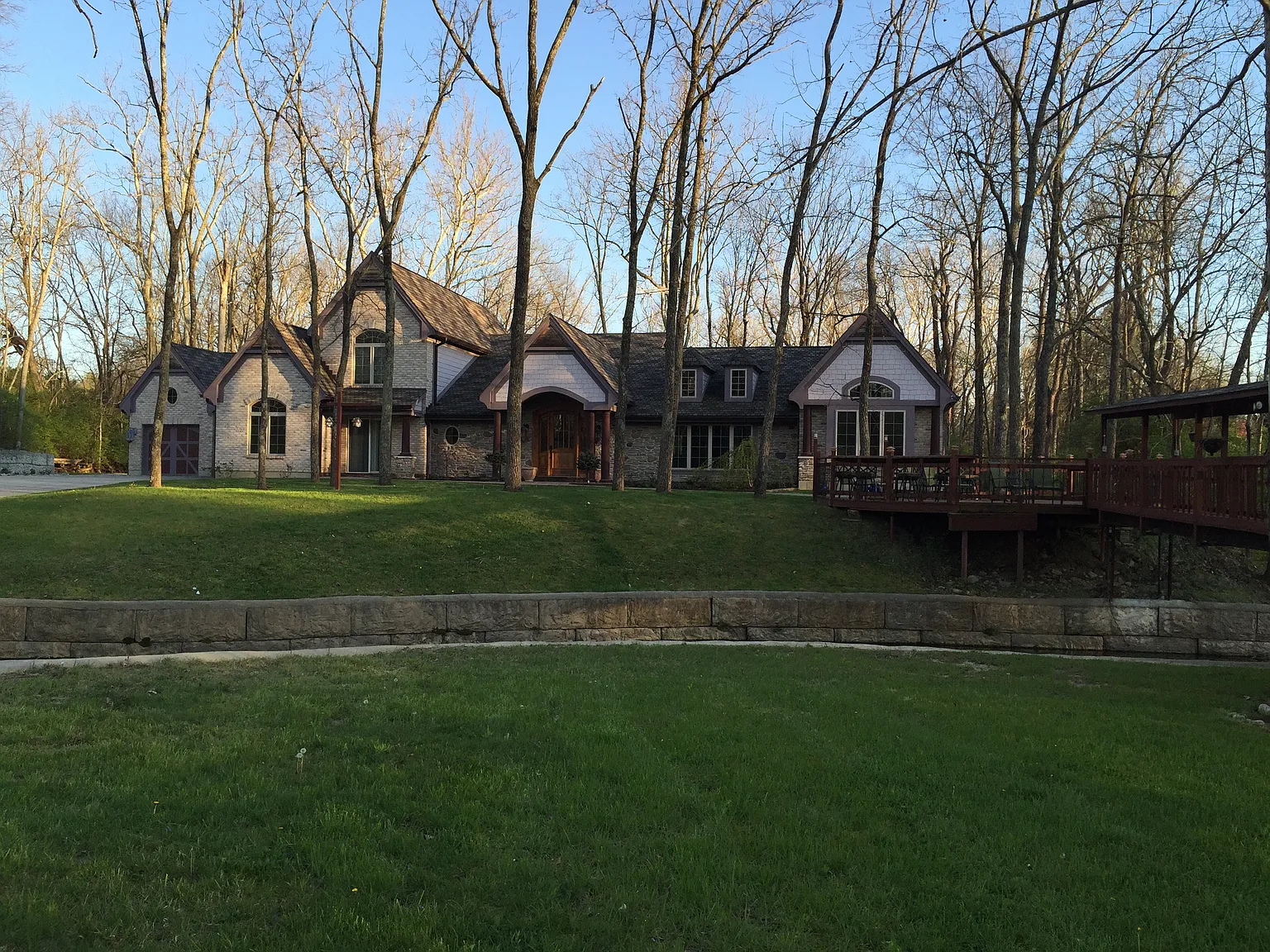 7 bed, 5928 sqft, $8,000 — Photo 2