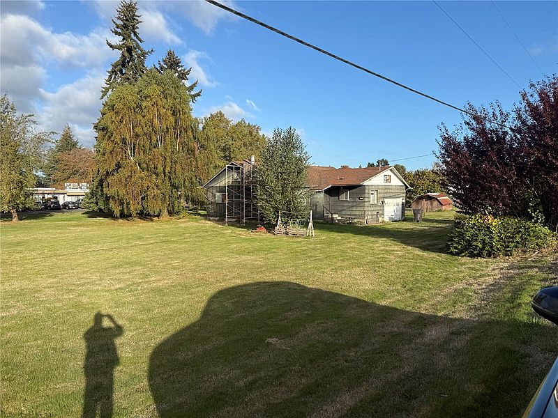 3rd image of 1425 River Road