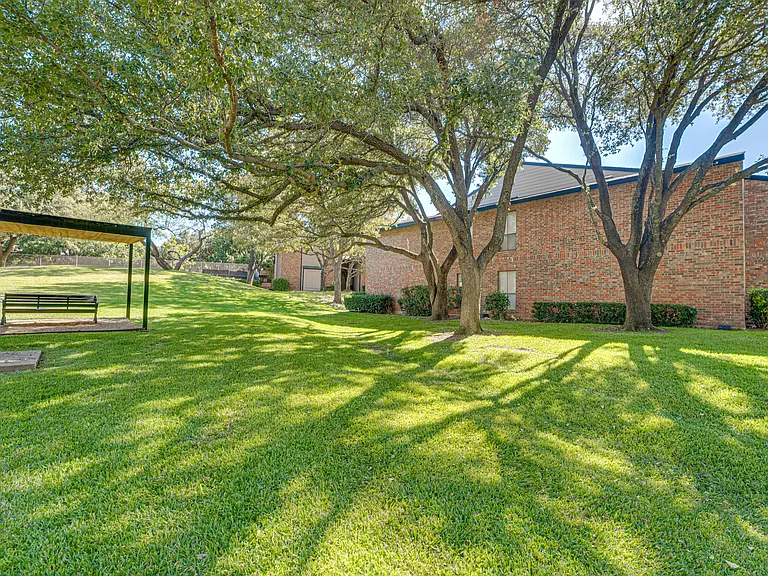 Southern Oaks — Photo 46