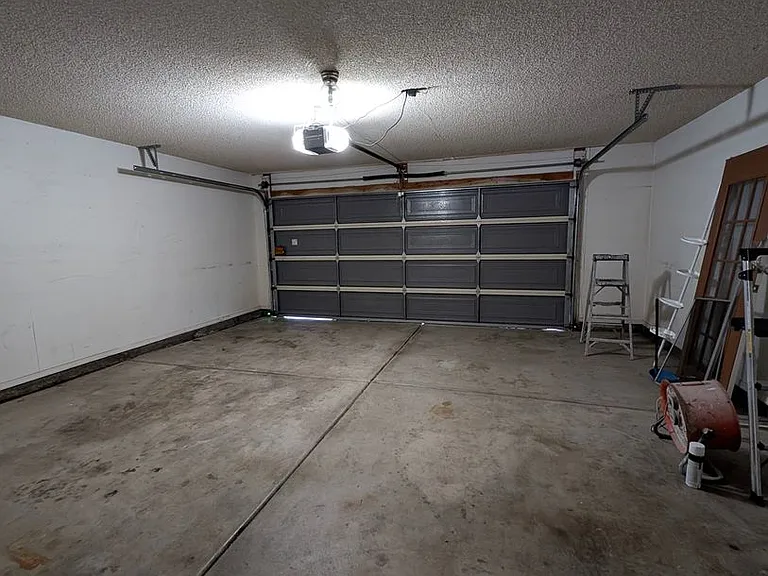 3644 W Elgin St — Photo 25