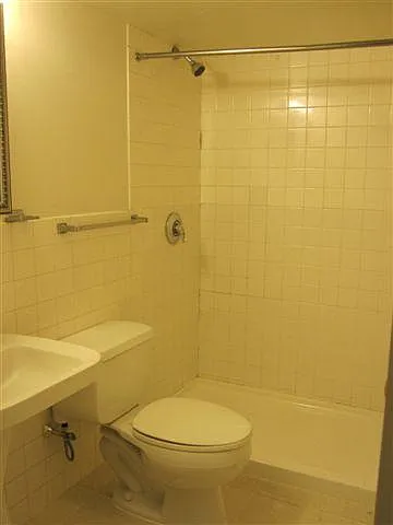 348 College St — Photo 24