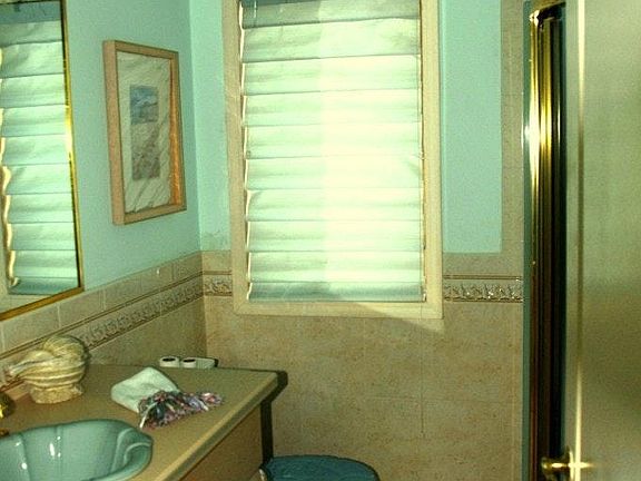 2nd floor full bath