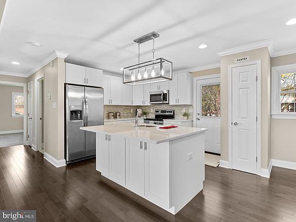 2nd image of 1201 Nuwood Dr
