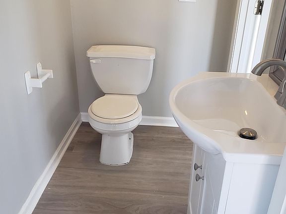 4th image of 1325 Virginia Ave #17042107
