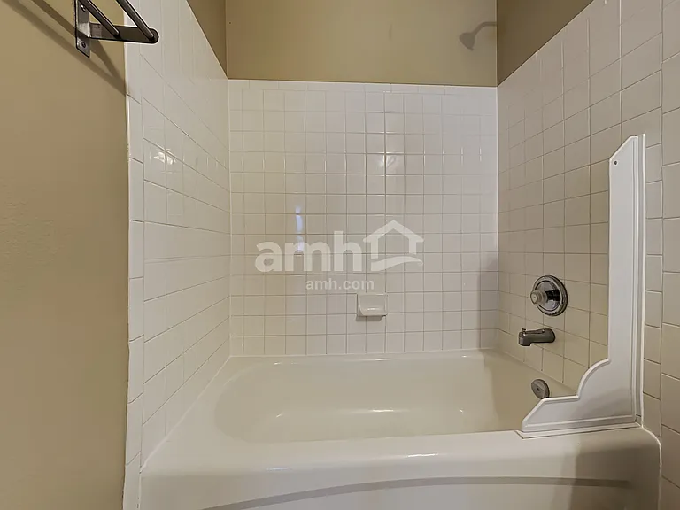 2300 Shadowbrook Dr — Photo 14