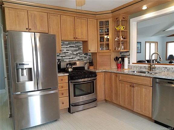 3rd image of 108 Lakewood Dr