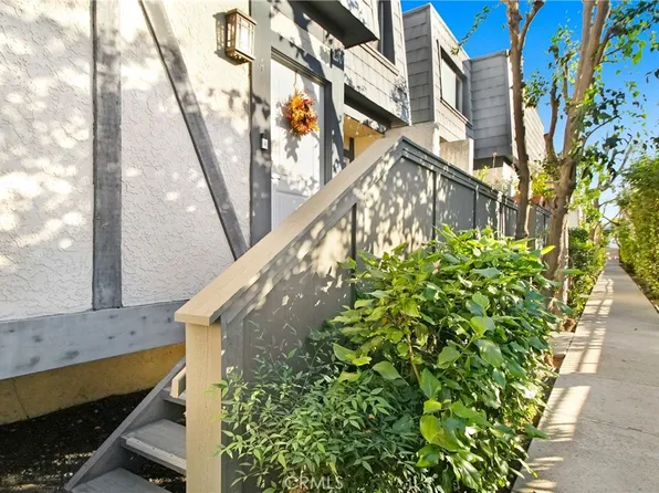 18550 Hatteras St Unit 4, Tarzana, CA 91356