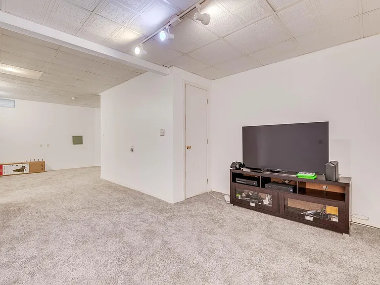 216 Roundhouse Ct — Photo 28