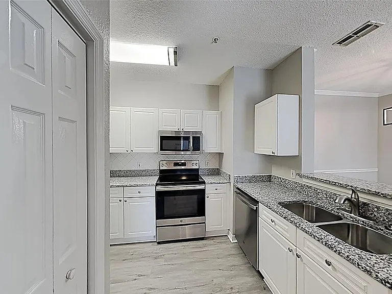 18001 Richmond Place Dr #420 — Photo 13