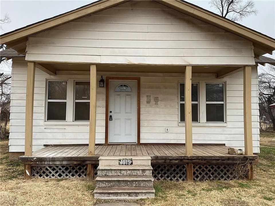 1st image of 1819 NE 11th St