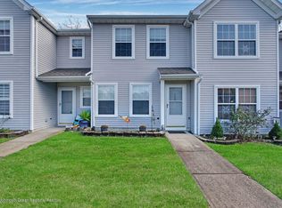 712 Leadership Ct, Toms River, NJ 08755