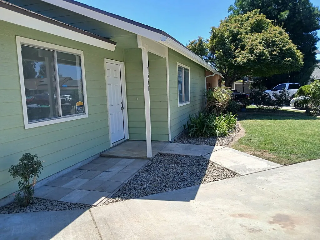 S Bollinger Ct, Visalia — Photo 2