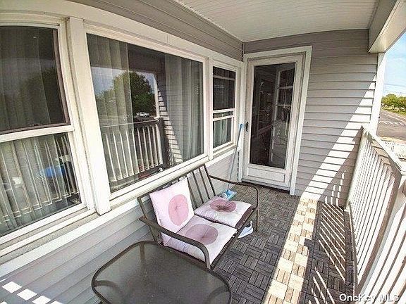 3rd image of 469 E Park Ave