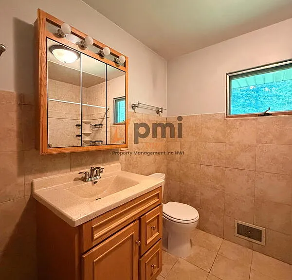 330 E 69th Pl — Photo 9