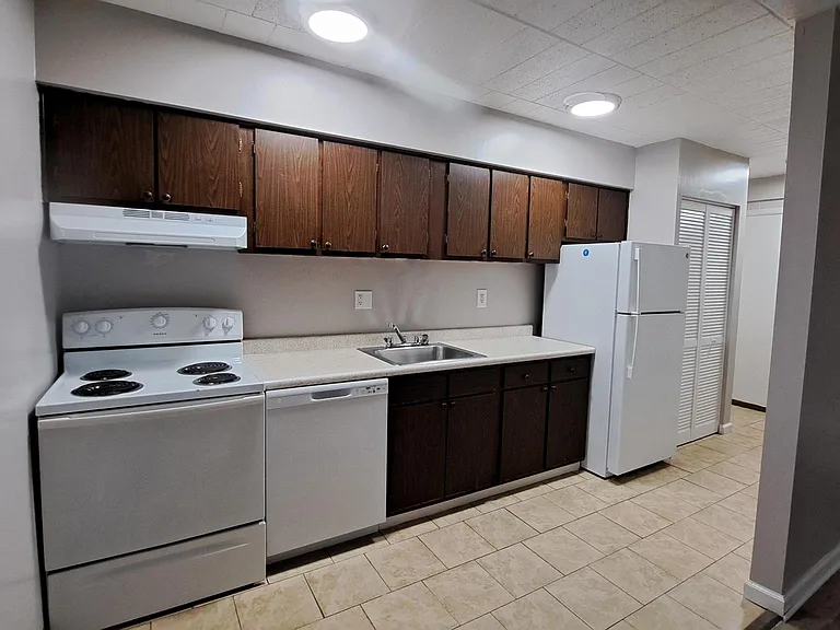 245 Center Ave #A4 — Photo 5