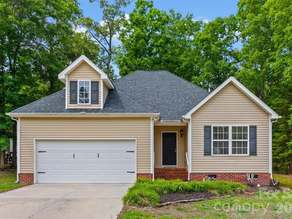 509 Kittiewake Ln, Clover, SC 29710
