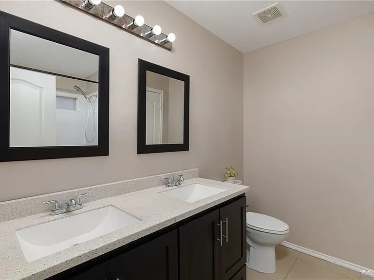 4705 Violet Ave — Photo 7