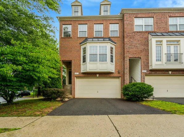 4511 Billingham St, Fairfax, VA 22030